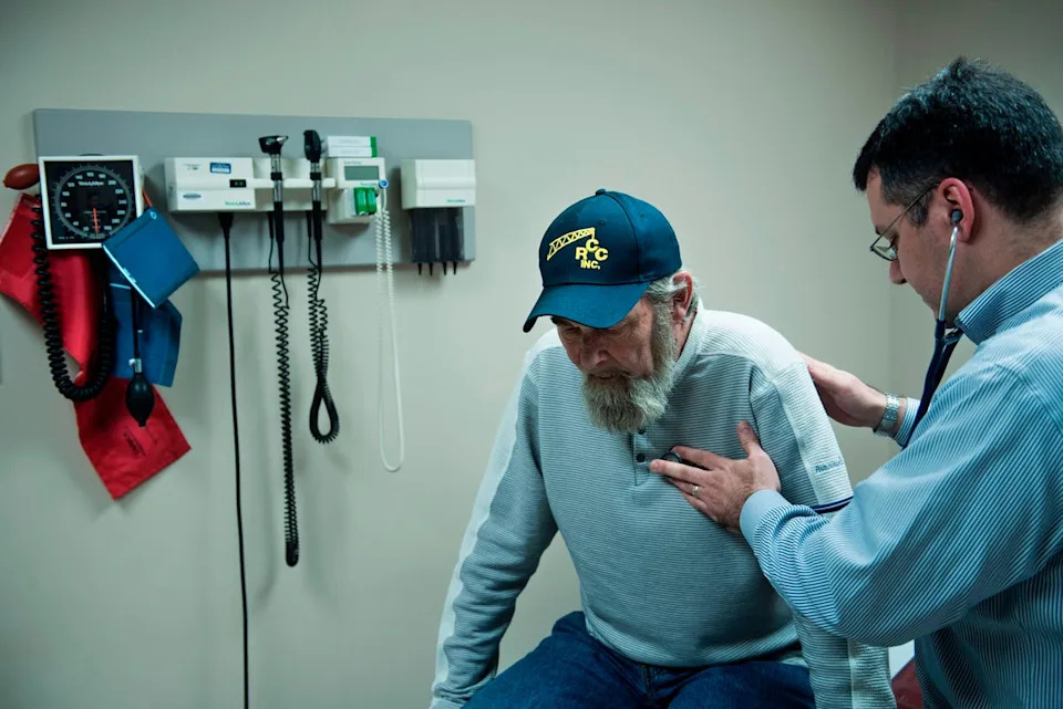 A lung cancer survivor is examined at a health center in Blacksville, West Virginia, in March 2017. New findings have been made on the role of aging in tumor growth (AFP via Getty Images)