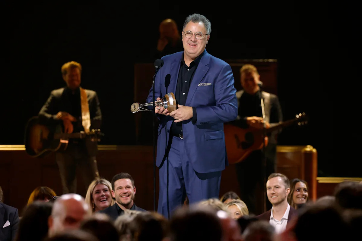 Vince Gill Accepts the Willie Nelson Lifetime Achievement Honor at the CMA Awards