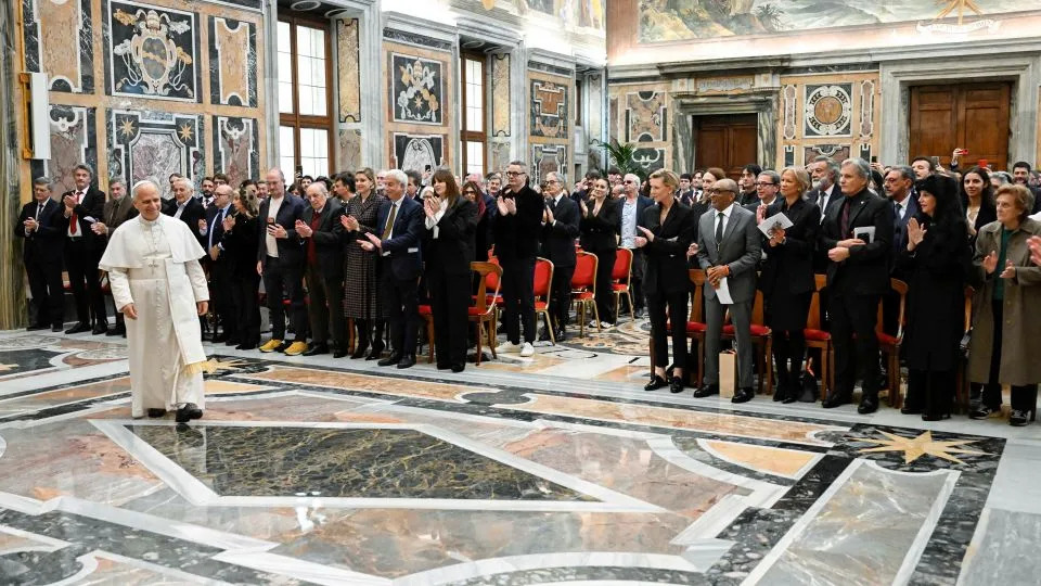 Pope Leo walks on the day of an audience with international filmmakers and actors, including Cate Blanchett, Spike Lee, Viggo Mortensen, Monica Bellucci, and Gus Van Sant. - Simone Risoluti/Vatican Media/Reuters