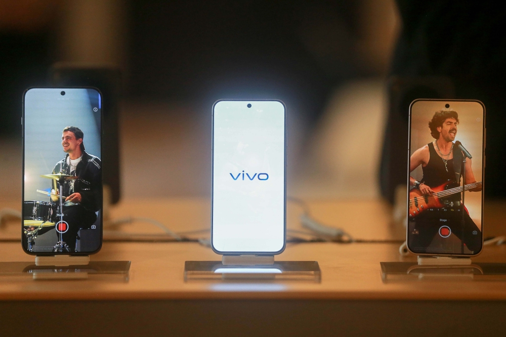 The X300 Series excels in connecting users across multiple device platforms. — Picture by Sayuti Zainudin