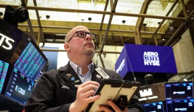 Morning Bid: Giving thanks for bad economic news