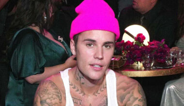 Stranded Driver Captures the Unbelievable Moment One of His 'Favorite Singers Ever' Pulls Over to Help Him