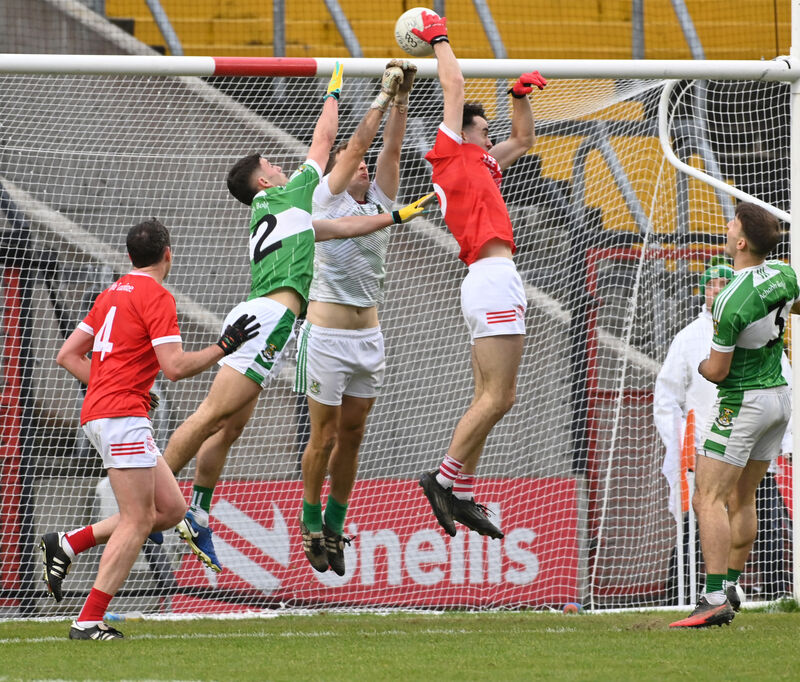 Uibh Laoire's Ian Jones flicks the ball past Aghabullogue's goalkeeper John Buckley. Picture: Eddie O'Hare