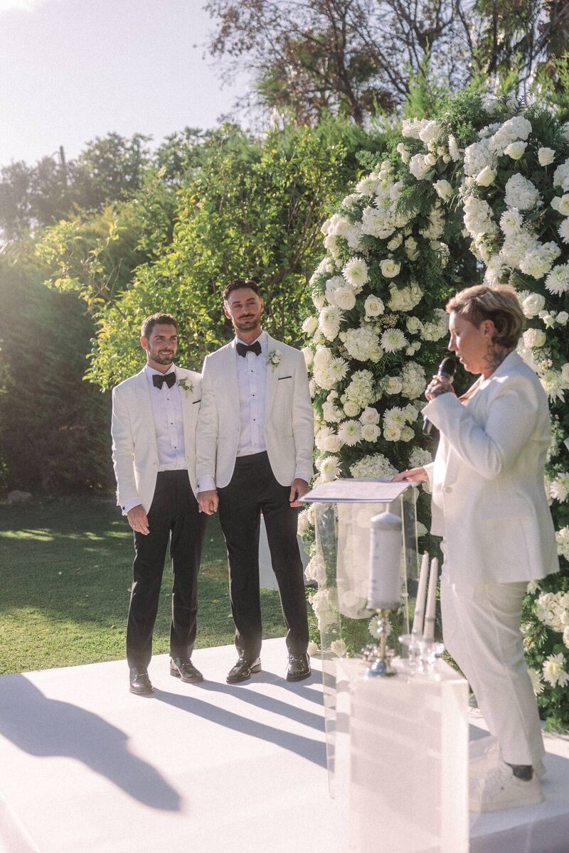 Patrick Murphy and Andrea La Chiusa with celebrant Noelle Cambridge. Pictures: La Libélula Films & Productions 