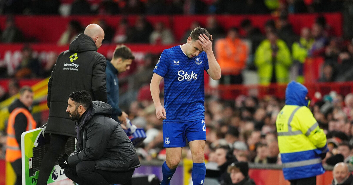 Seamus Coleman off early as Everton suffer bizarre red card