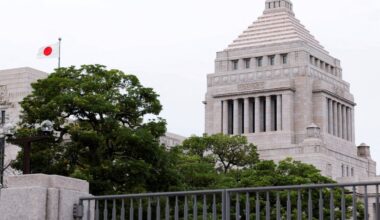 Japan's finance minister says stimulus package to exceed ¥17 trillion, Nikkei reports