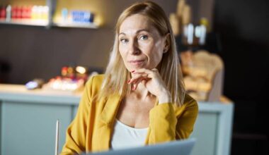 I’m 45 with a $200K sum I want to invest so I can retire by 67 with $100K/year. Should I focus on dividends or growth?