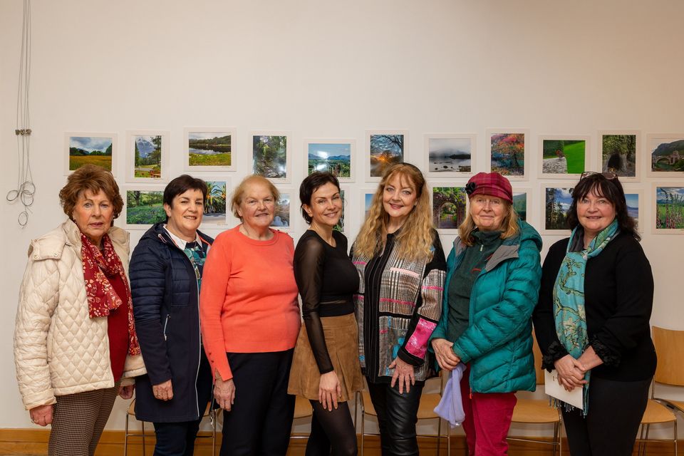 Members of Killarney Women's Shed an judges in front of their ‘Timeless Landscapes’ exhibition.  Pictured: Sheila Martin (Chairperson) and judges Breda Joy and Tatyana McGough along with winners Fionnuala Lynch (first place), Anne O’Keefe (second place), Joan O’Gorman (third place), and Mary O’Leary (fourth place). Photo by Michelle Breen Crean Photography