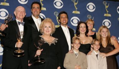 The National Desk dark theme brand icon