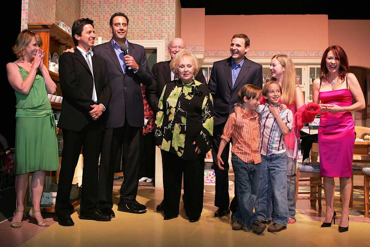 Ray Romano and Phil Rosenthal Explain Why It Took the 30th Anniversary to Get the “Everybody Loves Raymond” Cast Back Together (Exclusive)