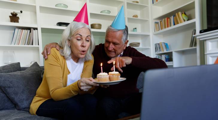 You probably shouldn't wait till 70 to claim Social Security. Here's math to open your eyes (but nobody likes to show)