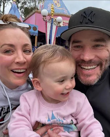 Amy Sussman/Getty Kaley Cuoco, Matilda and Tom Pelphrey