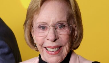 Watch: Carol Burnett recalls climbing the Hollywood sign as a kid on 'Kimmel'