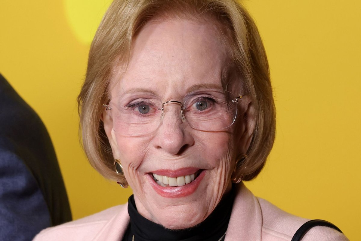 Watch: Carol Burnett recalls climbing the Hollywood sign as a kid on 'Kimmel'