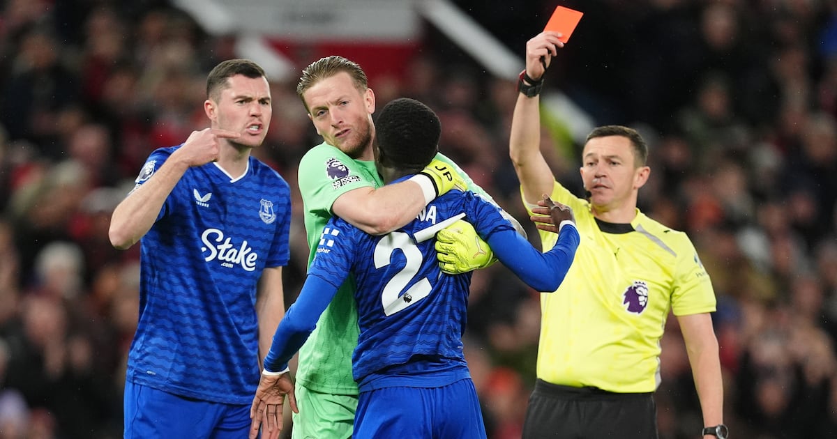 Idrissa Gueye applauded by Everton team-mates after apologising for Michael Keane slap – The Irish Times