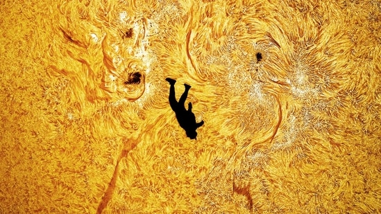 A photographer stunned the internet with a skydiver aligned with the Sun, drawing reactions including praise from Elon Musk.(X/@AJamesMcCarthy)