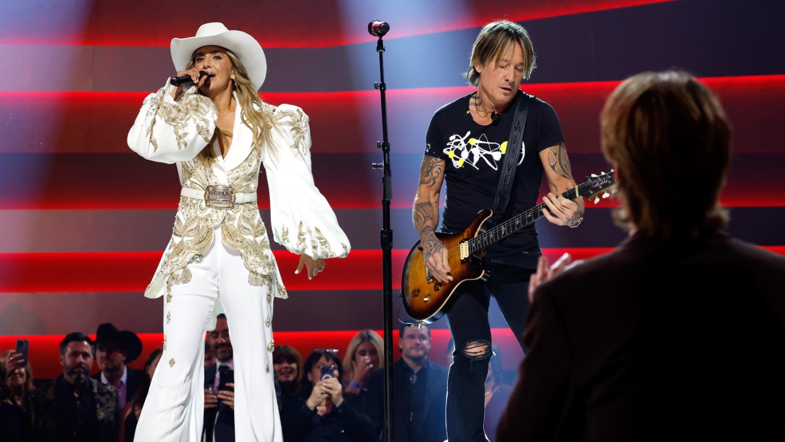 Lainey Wilson Opens 2025 CMA Awards With Keith Urban, Monologue