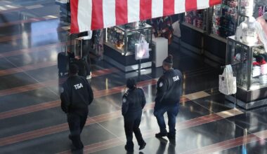 US airlines cut hundreds of flights after shutdown directive – The Irish Times