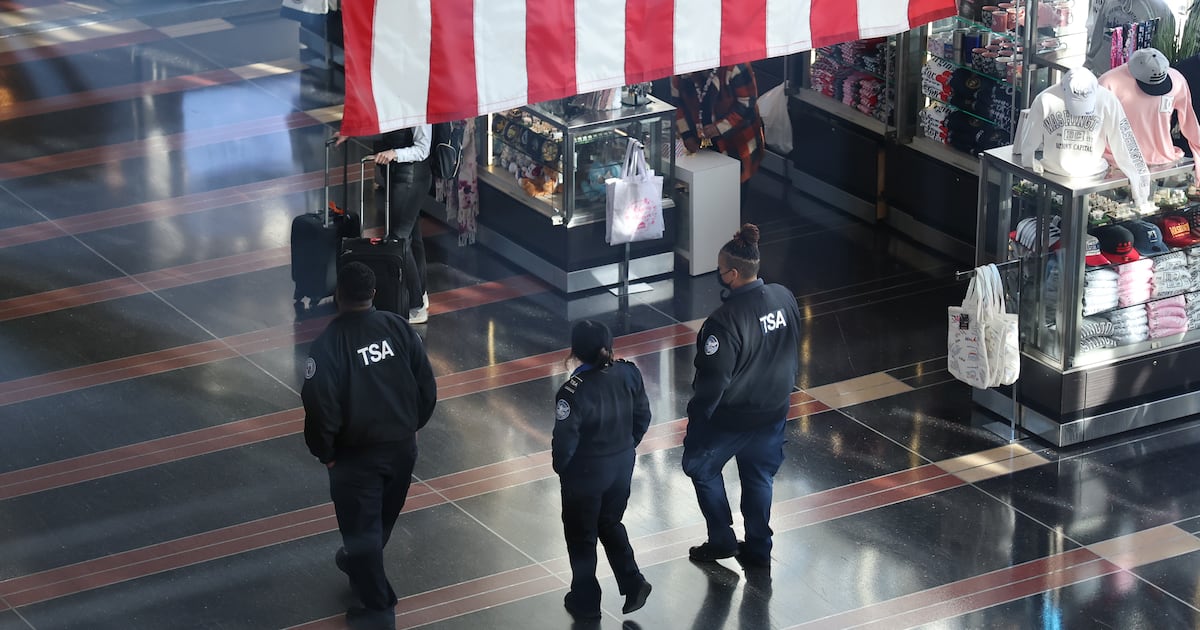 US airlines cut hundreds of flights after shutdown directive – The Irish Times