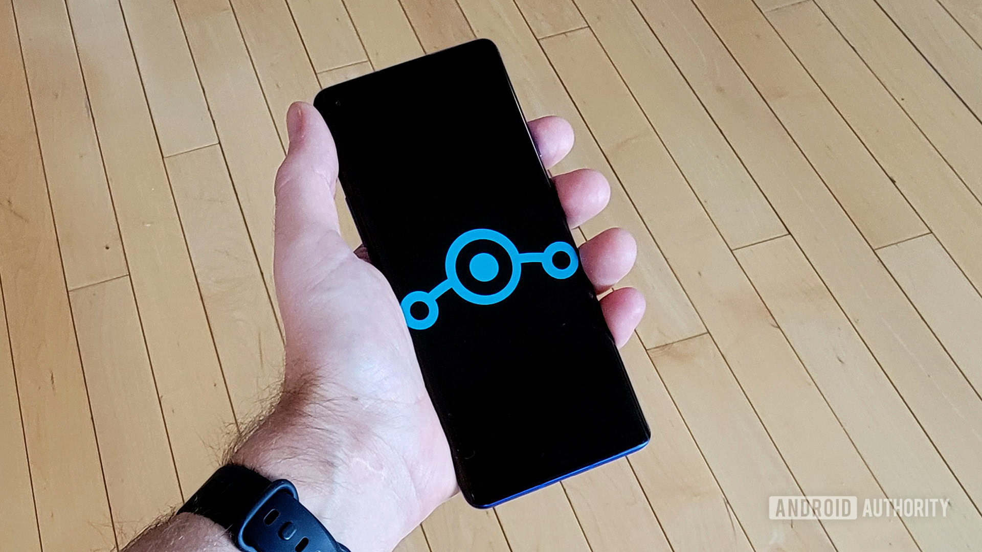 Lineage OS Logo on OnePlus 8 Pro Lineage OS Logo on OnePlus 8 Pro
