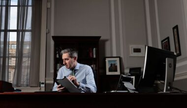 ‘Our current economic position should not be taken for granted’ – Simon Harris urges caution as unemployment levels hit four-year high