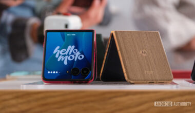 Motorola Razr Ultra woodgrain