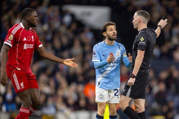 MANCHESTER, ENGLAND - Sunday, November 9, 2025: Manchester City's captain Bernardo Silva pleads for a penalty but referee Chris Kavanagh awards a free kick to Liverpool following a foul on Liverpool's Ibrahima Konaté during the FA Premier League match between Manchester City FC and Liverpool FC at the City of Manchester Stadium. (Photo by David Rawcliffe/Propaganda)