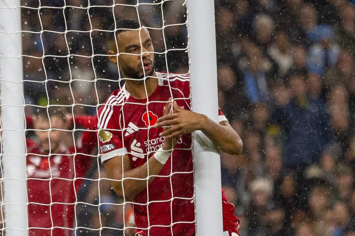 MANCHESTER, ENGLAND - Sunday, November 9, 2025: Liverpool's Cody Gakpo reacts to seeing his shot going wide during the FA Premier League match between Manchester City FC and Liverpool FC at the City of Manchester Stadium. (Photo by David Rawcliffe/Propaganda)