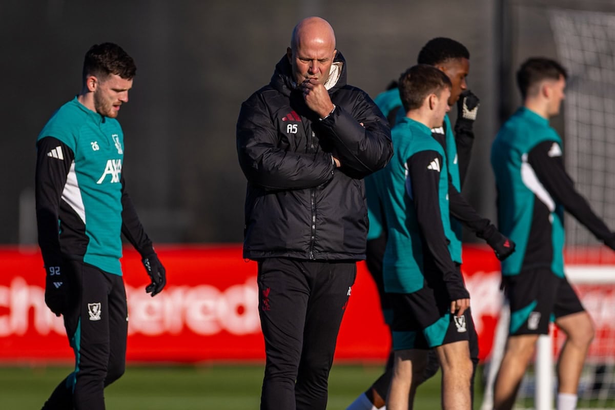 LIVERPOOL, ENGLAND - Tuesday, November 25, 2025: Liverpool's head coach Arne Slot during a training session at the AXA Training Centre ahead of the UEFA Champions League match between Liverpool FC and PSV Eindhoven. (Photo by David Rawcliffe/Propaganda)