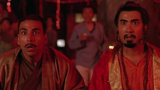 Ranvir Shorey and Akshay Kumar's still from Chandni Chowk To China.