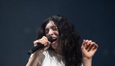 Lorde still has greatness within grasp. But at the RDS in Dublin, cool restraint settles into flat chill – The Irish Times