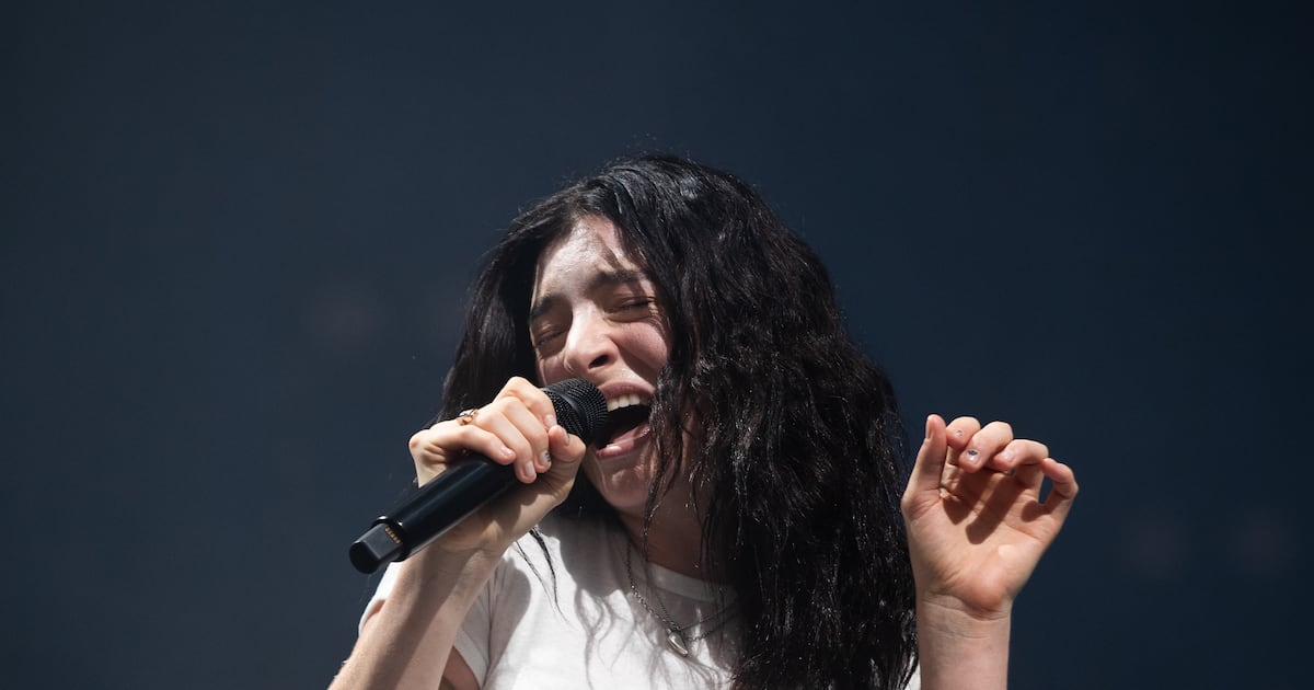 Lorde still has greatness within grasp. But at the RDS in Dublin, cool restraint settles into flat chill – The Irish Times