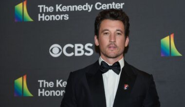 Watch: Teller plays 'Property Brothers' twins in 'SNL' lampoon of Trump's ballroom