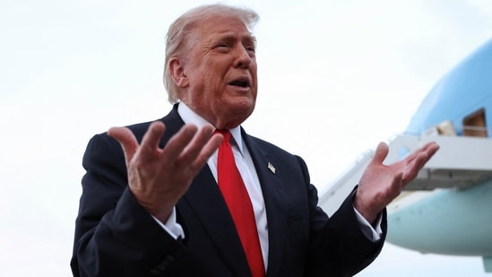 U.S. President Donald Trump speaks to reporters upon his return to Washington at Joint Base Andrews in Maryland, U.S., November 9, 2025. REUTERS/Kevin Lamarque(REUTERS)