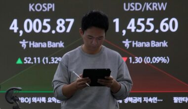Asian shares advance as tech shares rebound from AI jitters