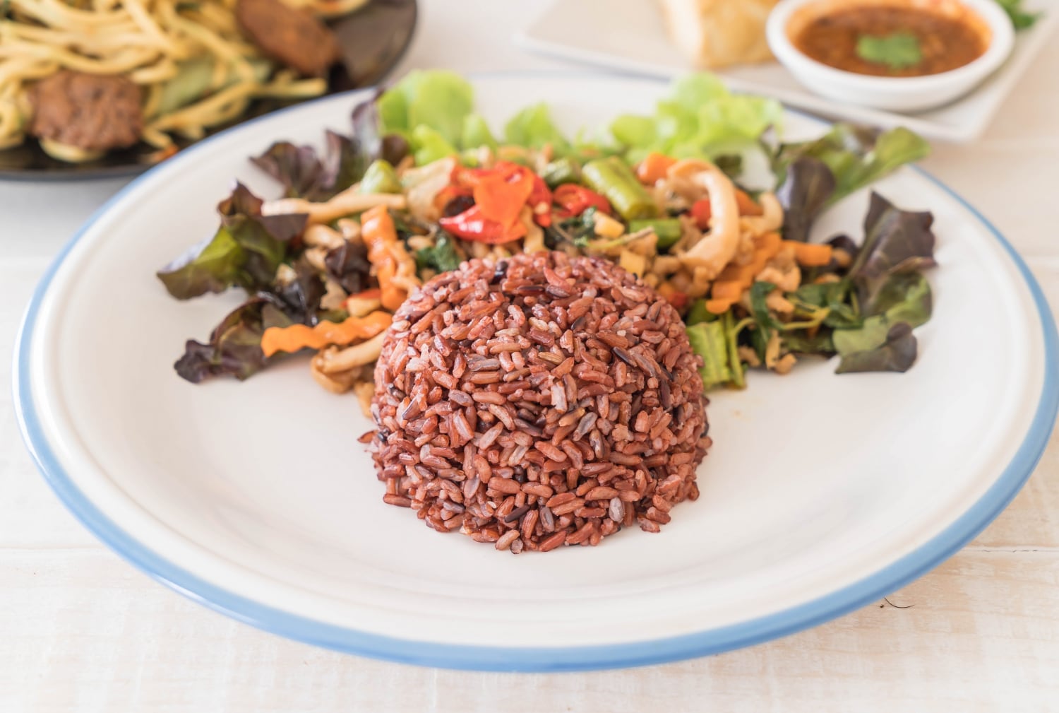 Brown rice is a healthier alternative instead of white rice. (Picture credit: Freepik)