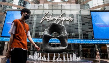 Stocks struggle as Nvidia takes centre stage amid AI bubble fears