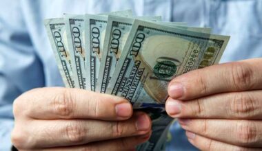 How much wealth do rich Americans keep in cash? A few ways to boost your own cash reserves for the future