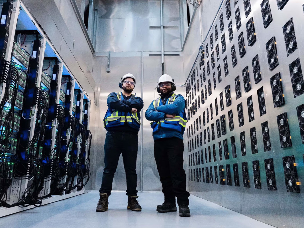 Bitcoin miner turns AI cloud contender