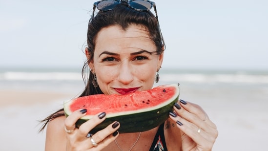 6 snacks you can include in your daily diet to protect yourself from colon cancer. (Freepik)