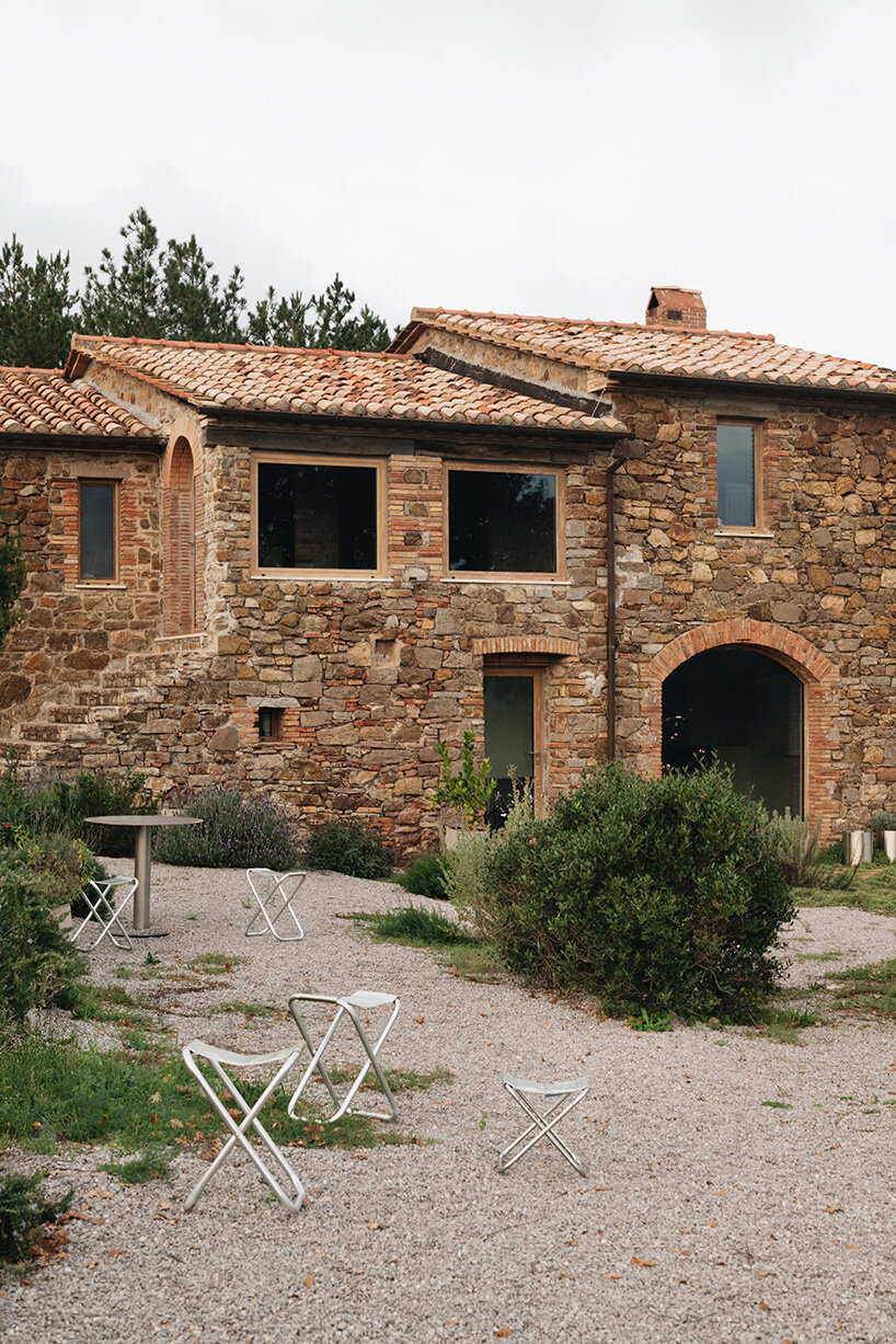 crosby studios restores 17th-century tuscan farmhouse with metallic and sculptural details