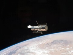 An image of Hubble space telescope in orbit (Image source: NASA; cropped)