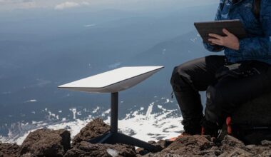 SpaceX acquires $2.6 billion more in spectrum licenses from EchoStar