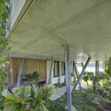 Airlie Beach House / Glyde Bautovich. Image © Brett Boardman Elemental Shores in the Asia-Pacific: Concrete Recasts the Beach House - Image 5 of 37
