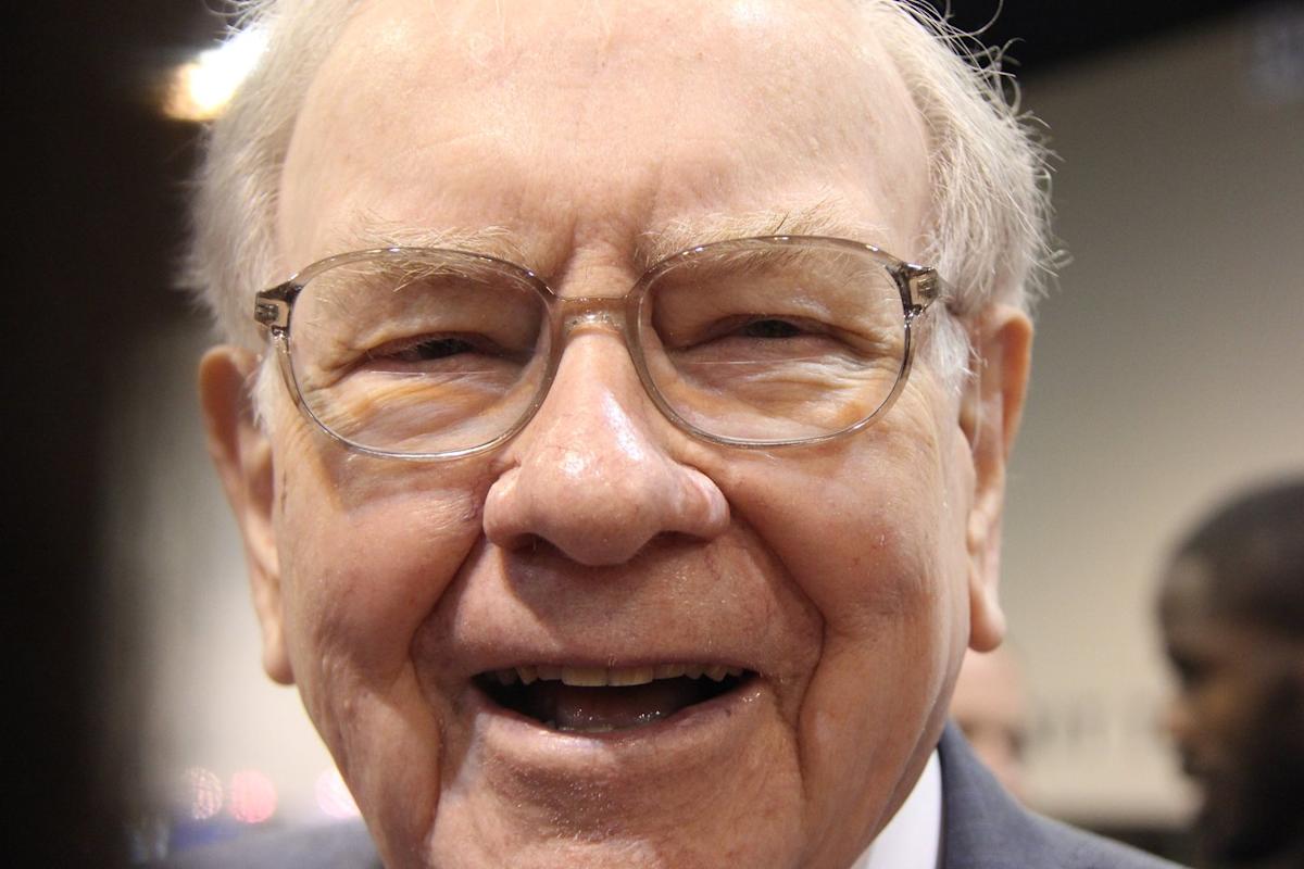 24% of Warren Buffett's Portfolio is Invested in These 3 Artificial Intelligence (AI) Stocks