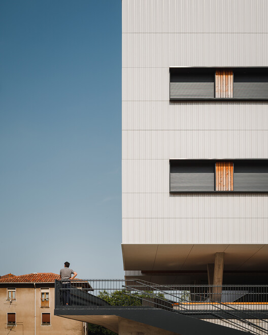 Faveker’s Tailor-Made Tiled Facade Brings Personality and Efficiency to the New Muskiz Secondary School - Image 1 of 13