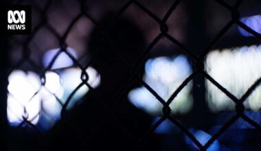 Mental health reform needed to stop children ending up in prison, doctors say