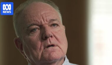 Australia's de facto online gambling regulator stops accepting gifts from betting companies, for now