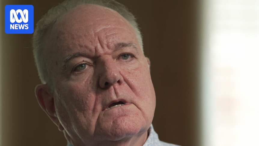 Australia's de facto online gambling regulator stops accepting gifts from betting companies, for now