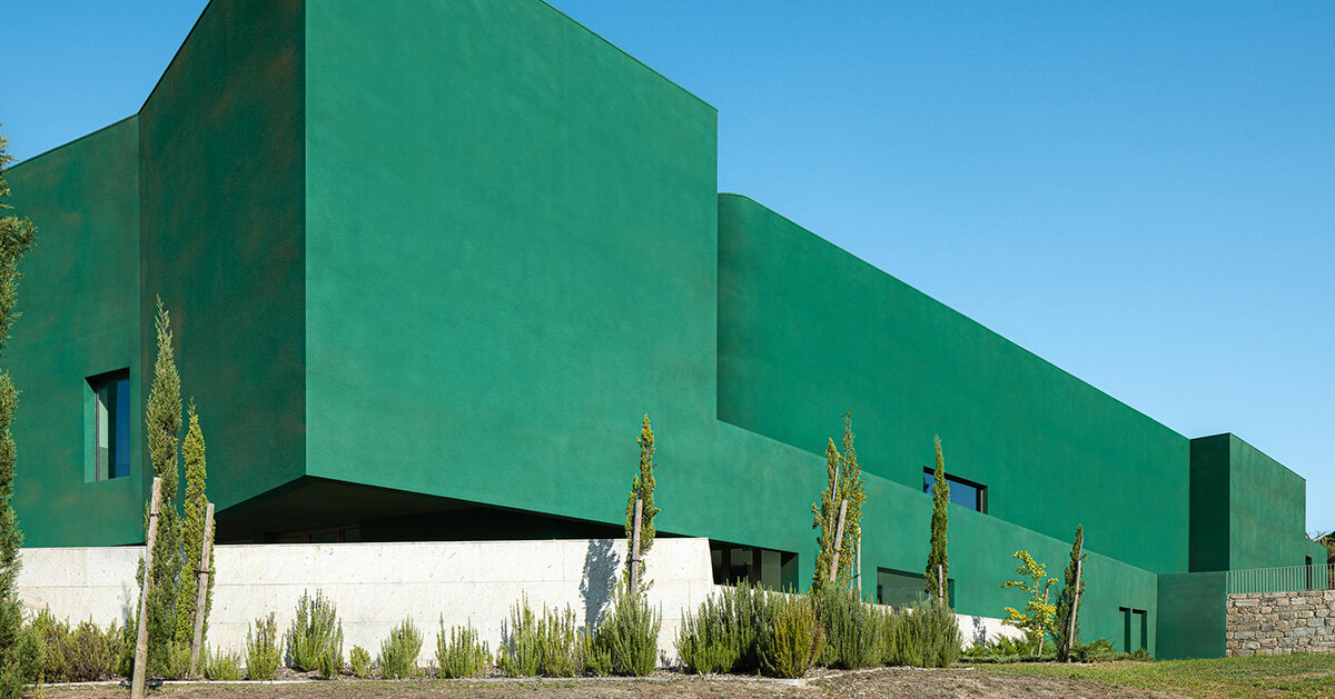 galeria gabinete’s green cork building fades into portuguese terrain